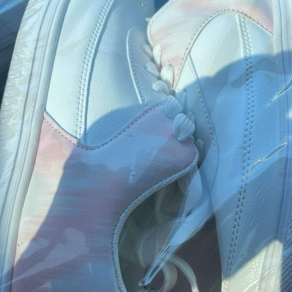 Shoe - Picture 3 of 4